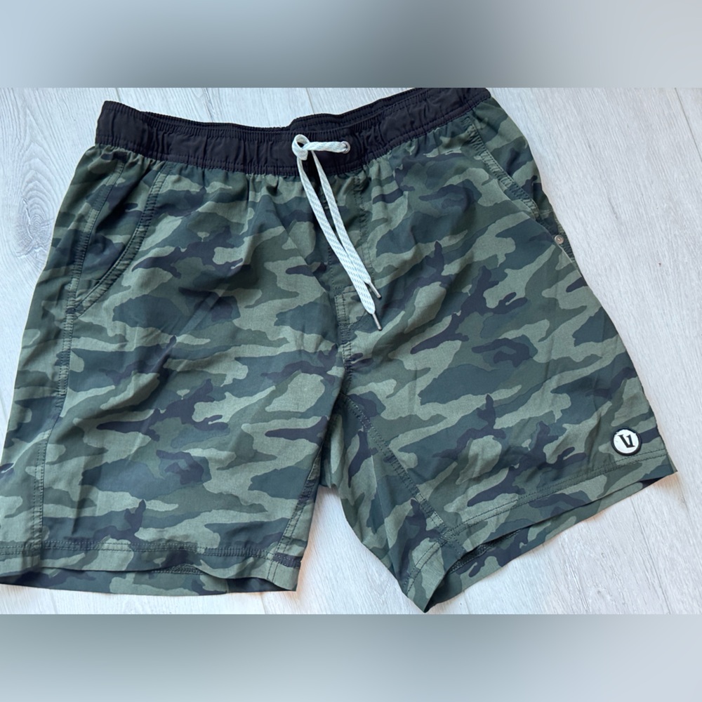 Vuori Men's Athletic Shorts - Green Camo